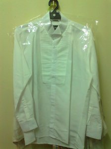 这件就是所谓那特别的白衬衫啦。拍摄当天需要用到、结婚当天也需要。